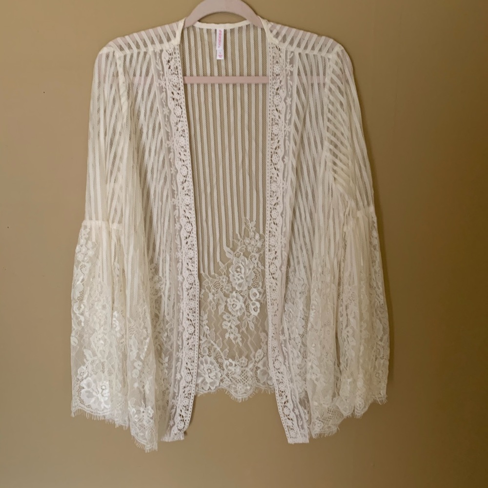 Xhilaration sz L cream lace kimono